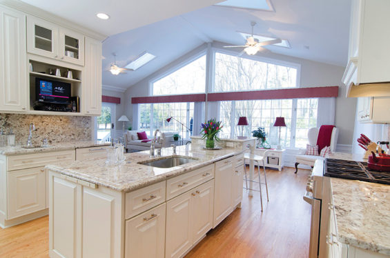  Sun Design’s kitchen solution— which won a “Contractor of the Year” (COTY) award—takes full advantage of a 13’ cathedral ceiling with a two-level window wall. Owner Melynda Britt says the space is much better organized, yet more accessible.